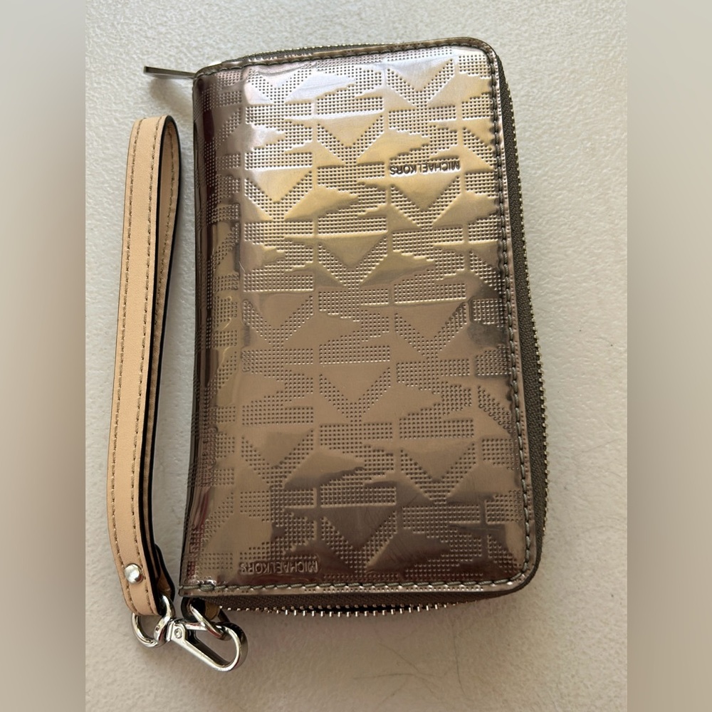 Michael Kors Wristled Wallet Metallic Brown/Silver with Logo and Zipper - Picture 8 of 10
